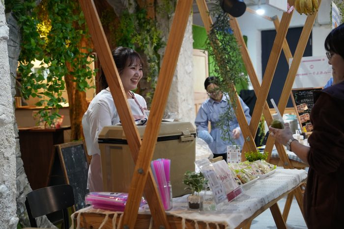 笑顔の出店者